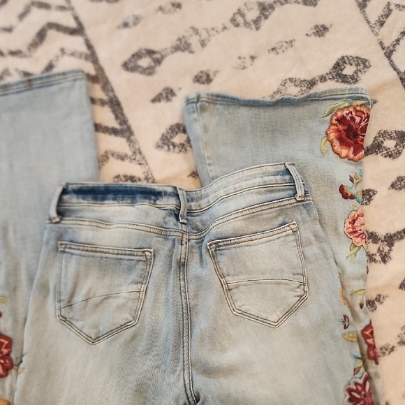 Floral Embroidered Light Blue Jeans - Picture 4 of 4